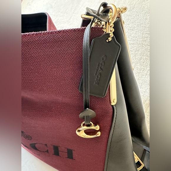 Coach Horse and Carriage Jacquard
Shoulder Bag - Black Cherry. - Picture 3 of 9